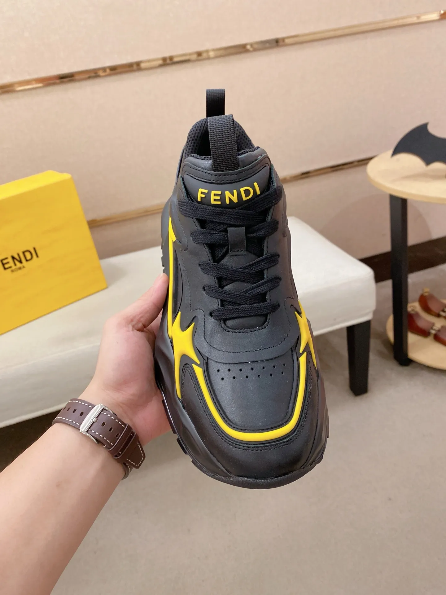 Factory price 580💰 FENDI new model (Fendi) official website 1:1 copy 👊🏻Upper 🇮🇹Imported cowhide🇩🇪Inside imported breathable mesh lining. The original outsole is molded to reflect the identity of every man, and the upper foot is elegant and stable🚶🏻🚶🏻The high-end custom counter original replica📯The shoe last remains unchanged regardless of wind and rain, and can withstand the verification of time🔍️,🔵 Size: 39-45. Can be customized 38-46 non-refundable and non-exchangeable!